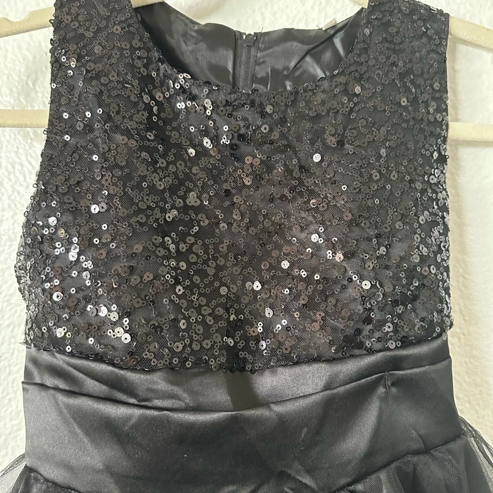 Kid’s Girls Sequins And Black Tulle Sleeveless Holiday Dress Size 160 BNWOT
